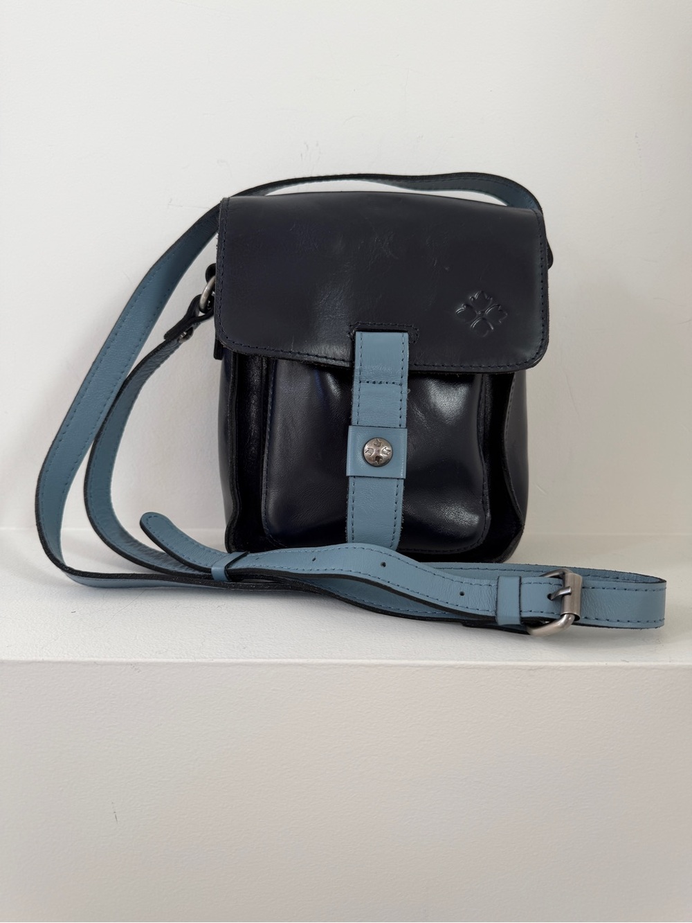 PATRICIA NASH Lari Cross Body Bag Leather Two Tone Blue Adjustable Strap Travel